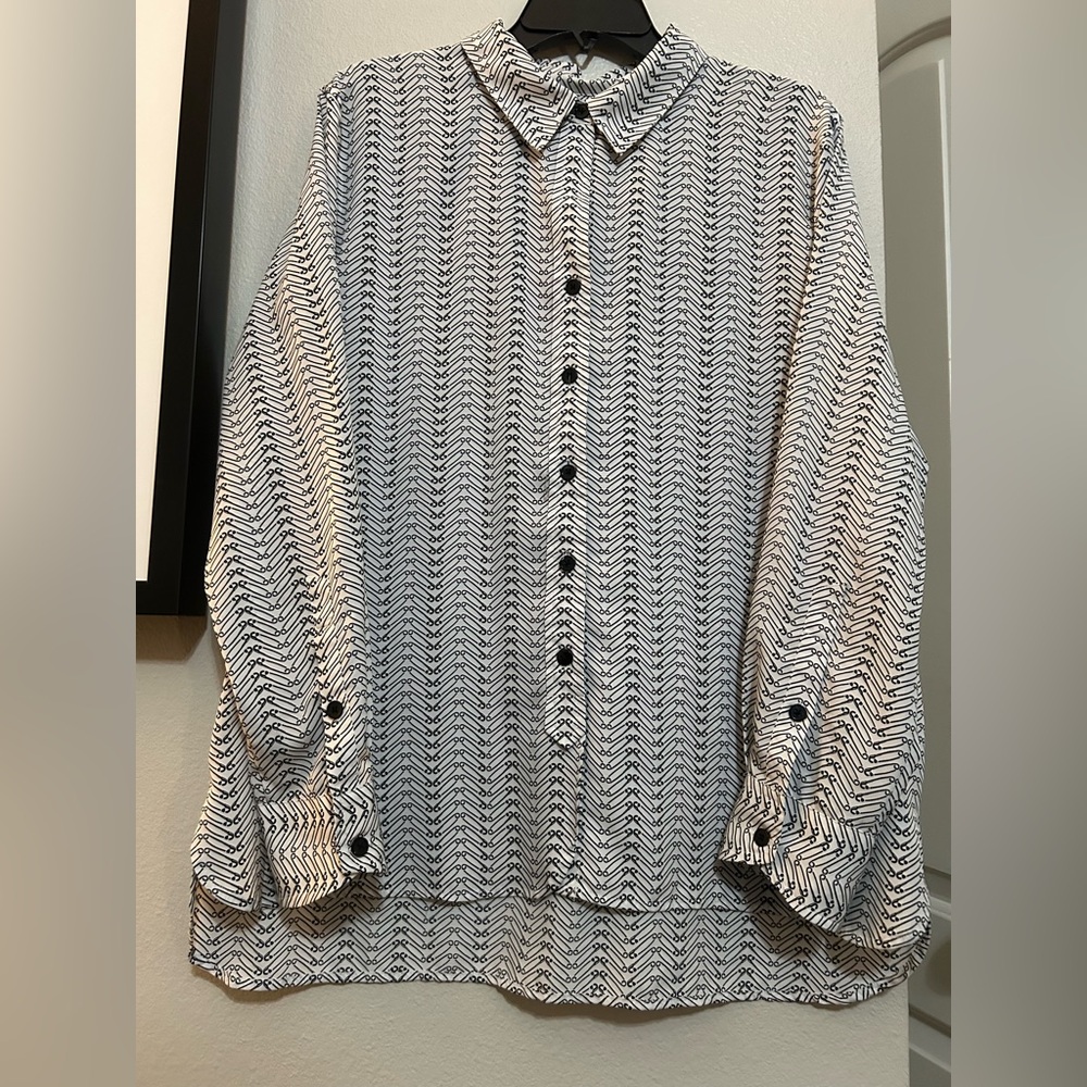 Ellen Tracy Safety Pin Button Top - Picture 7 of 7